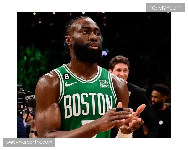 杰伦·布朗突破得分拉开差距 提升凯尔特人关键时刻输出效率