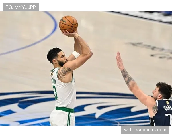 特雷·杨突破拉开与米德尔顿差距 提升季后赛关键得分能力